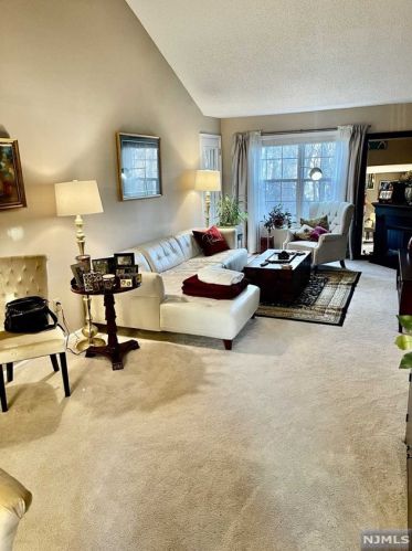 1401 York St, Mahwah NJ  07430-3266 exterior