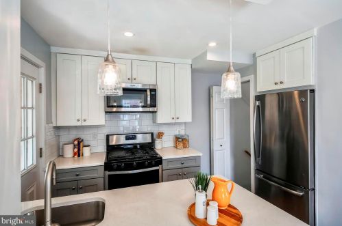 6030 Kings Hwy, Alexandria VA  22303-2232 exterior