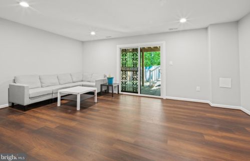 1956 Vly Ter, Washington DC 20032-4626 exterior