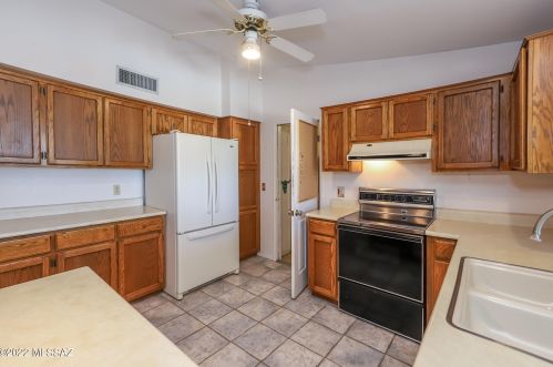 5242 Calle Montuoso, Tucson AZ 85745-9529 exterior