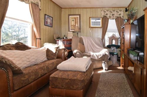 832 Elm St, Woonsocket RI 02895-3507 exterior