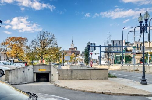 6 Whittier Pl, Boston MA  02114 exterior