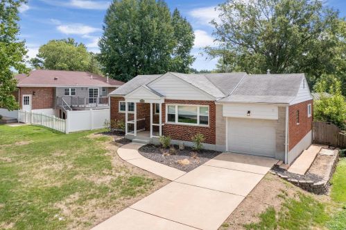 9562 Ldg Pole Ln, Saint Louis MO 63126-2160 exterior