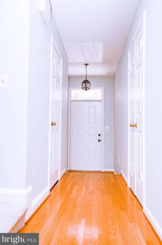 15301 Manor Village Ln, Rockville MD 20853-1820 exterior