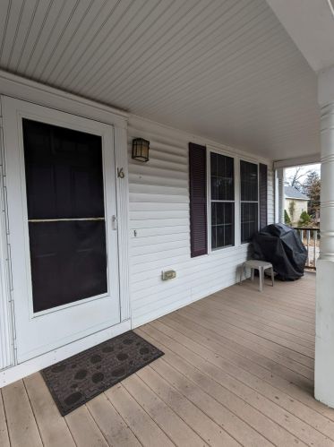 16 Lawrence St, Concord, NH 03301-5313