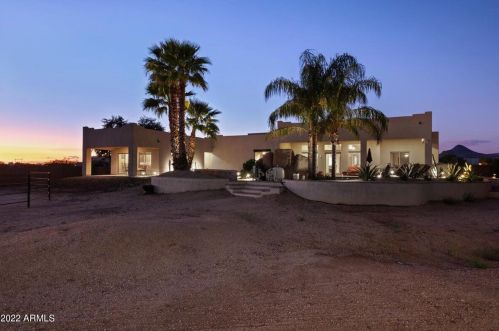 2007 Carriage Dr, Phoenix AZ 85086-8413 exterior