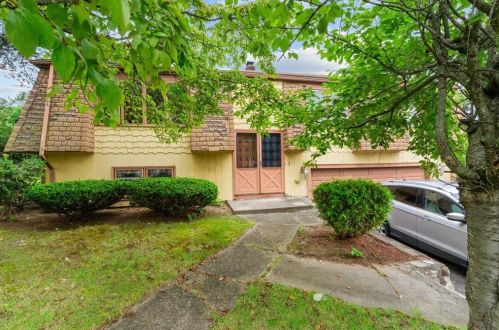 5 Allendale Ave, Providence, RI 02911-3103