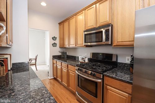 6957 Banchory Ct, Alexandria, VA 22315-5725