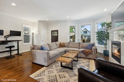 2425 Pensacola Ave, Chicago IL  60618-1607 exterior