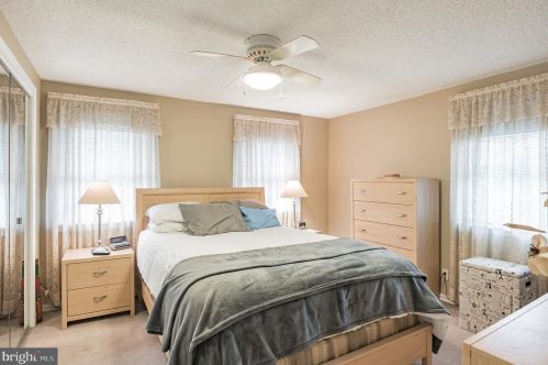 6428 Henry Ave, Philadelphia PA 19128-1507 exterior