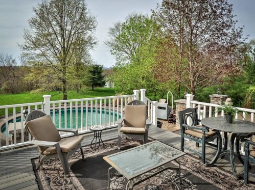 57 Brimstone Hl Rd, Middletown NY 10941-3349 exterior