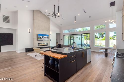 3118 42nd St, Phoenix AZ  85018-6418 exterior