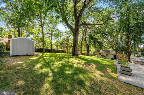 2809 James Dr, Alexandria VA  22303-1338 exterior