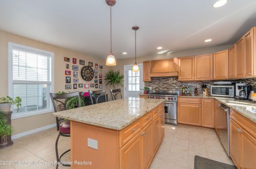 1849 Paterson St, Rahway NJ 07065-5211 exterior