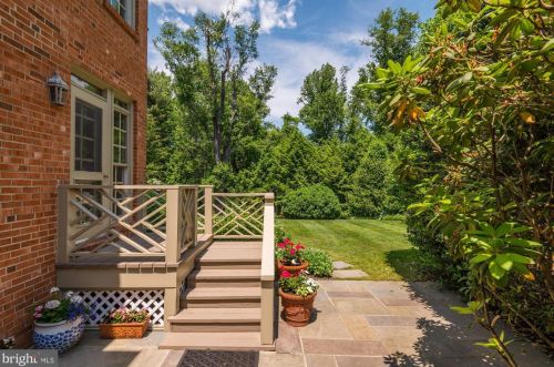 10017 Carmelita Dr, Rockville MD 20854-4247 exterior