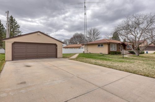 8919 Cheyenne St, Milwaukee WI 53224-4804 exterior