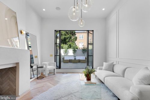 2013 Q St, Washington DC 20002-2373 exterior