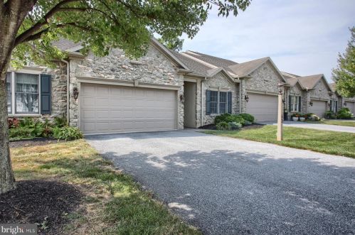 43 Midway Farms Ln, Lancaster, PA 17602-2671