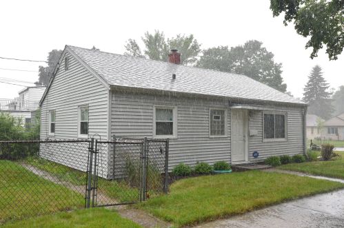 8435 Concordia Ave, Milwaukee, WI 53222-3721