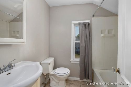 2045 Kalamazoo Ave, Grand Rapids MI 49508-5536 exterior