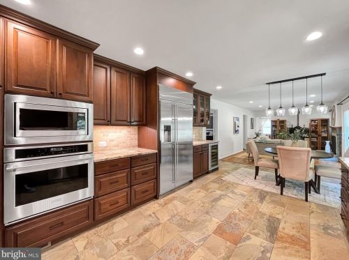 733 Rdg Dr, Mc Lean VA 22101-1620 exterior