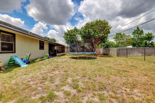 2661 Monterrey Ln, Fort Pierce FL 34953-2085 exterior