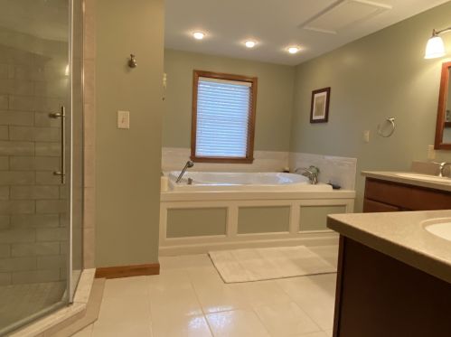 14 Brookwood Dr, Concord NH 03301-1800 exterior