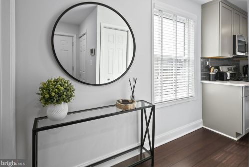 1409 Hopkins St, Washington DC 20036-5922 exterior