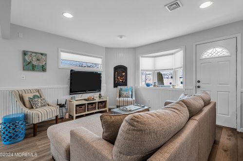 125 Throssell Rd, Lavallette NJ 08735-3230 exterior