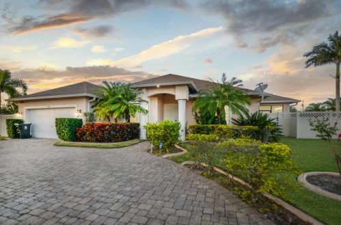 529 Mccomb Ave, Fort Pierce, FL 34953-3812