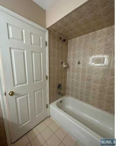 671 Hunterdon St, Newark NJ 07108-1836 exterior