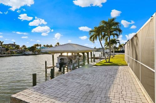 380 Conners Ave, Naples FL 34108-2126 exterior