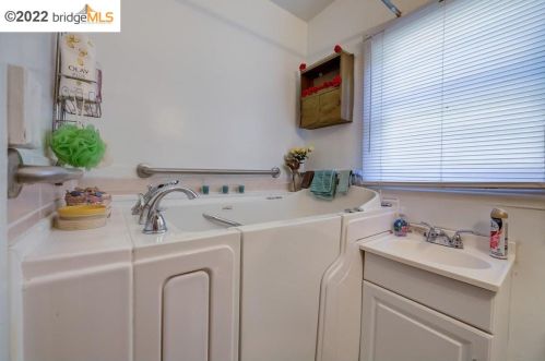 1336 Derby St, Berkeley CA 94703-1968 exterior