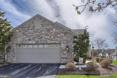 1110 Cord Dr, Hummelstown PA 17036-6815 exterior