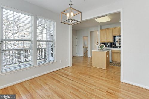 4999 Murtha St, Alexandria VA 22304-8612 exterior