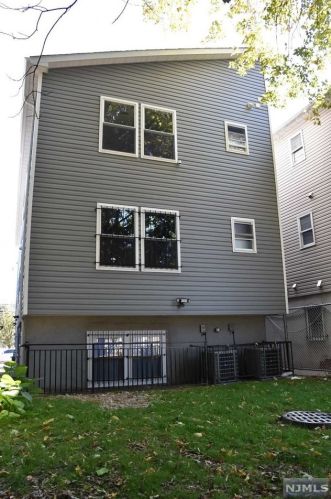 225 9 St, Newark NJ 07107-1907 exterior