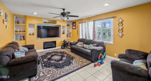 3223 Merced Pl, Oxnard CA 93033-5744 exterior