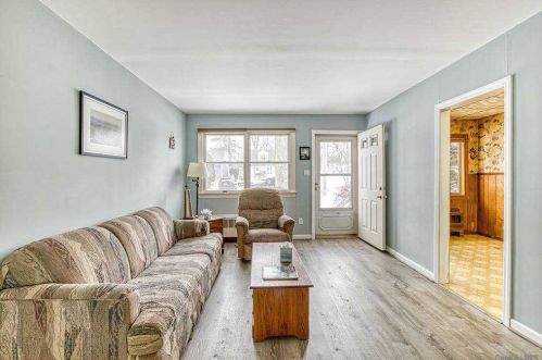 20 20th St, Huntington Station, NY 11746-3202