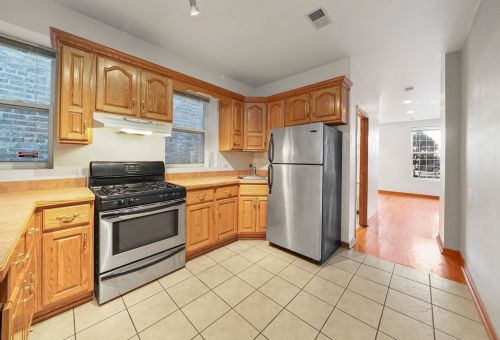 1825 Hermitage Ave, Chicago IL 60613-1106 exterior