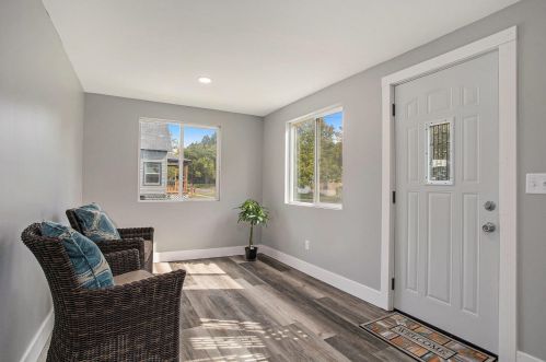 324 Michigan Ave, Three Rivers MI 49093-1124 exterior