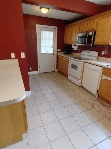 87 Lakevilla Ave, Springfield MA  01109-1405 exterior