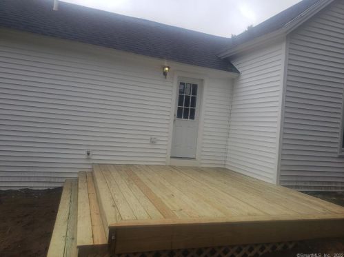 206 Maple Ave, Uncasville CT 06382-2109 exterior