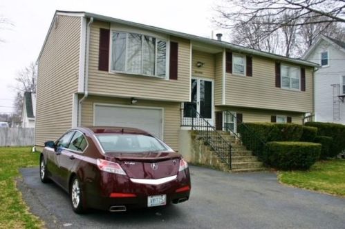 17 Auburn Ave, Providence, RI 02919-3865