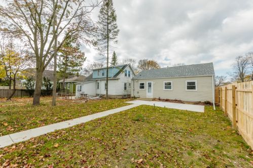 4886 Mohawk Ave, Milwaukee WI  53217-5426 exterior