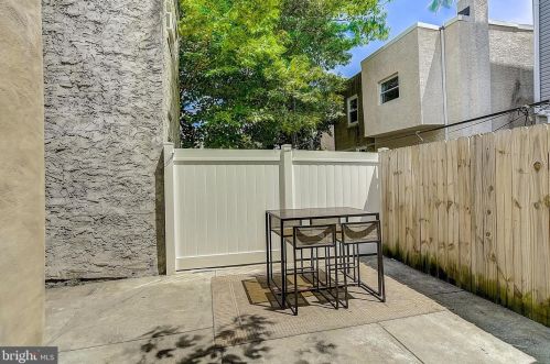 1820 Manton St, Philadelphia PA  19146-2923 exterior