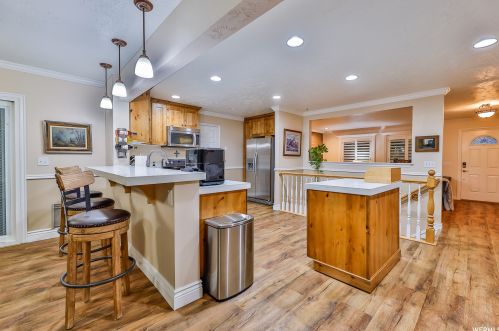 1768 Abbedale Ln, Sandy UT 84092-3723 exterior