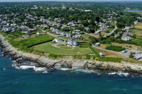 333 Tuckerman Ave, Middletown RI 02842-6049 exterior