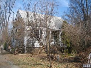 575 Terhune St, Teaneck NJ  07666-1657 exterior