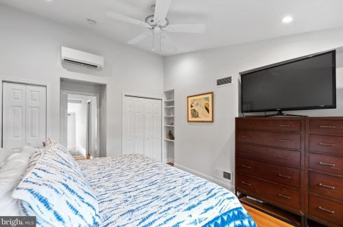 605 Catharine St, Philadelphia PA 19147-2909 exterior