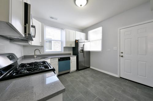 5029 West End Ave, Chicago IL 60644-2156 exterior